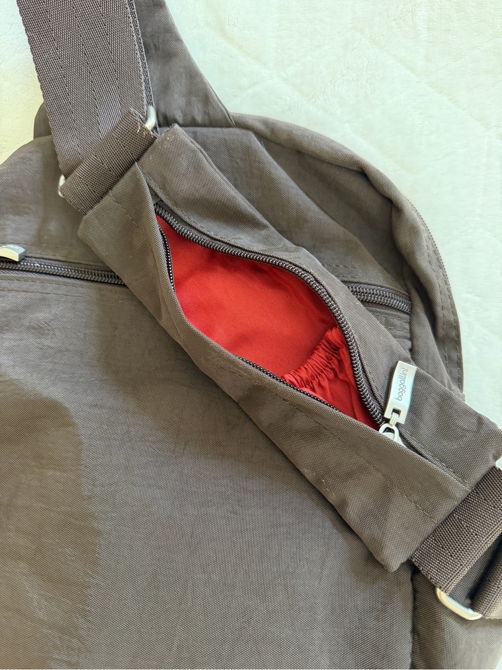 Baggallini sling crossbody travel bag - Picture 4 of 14